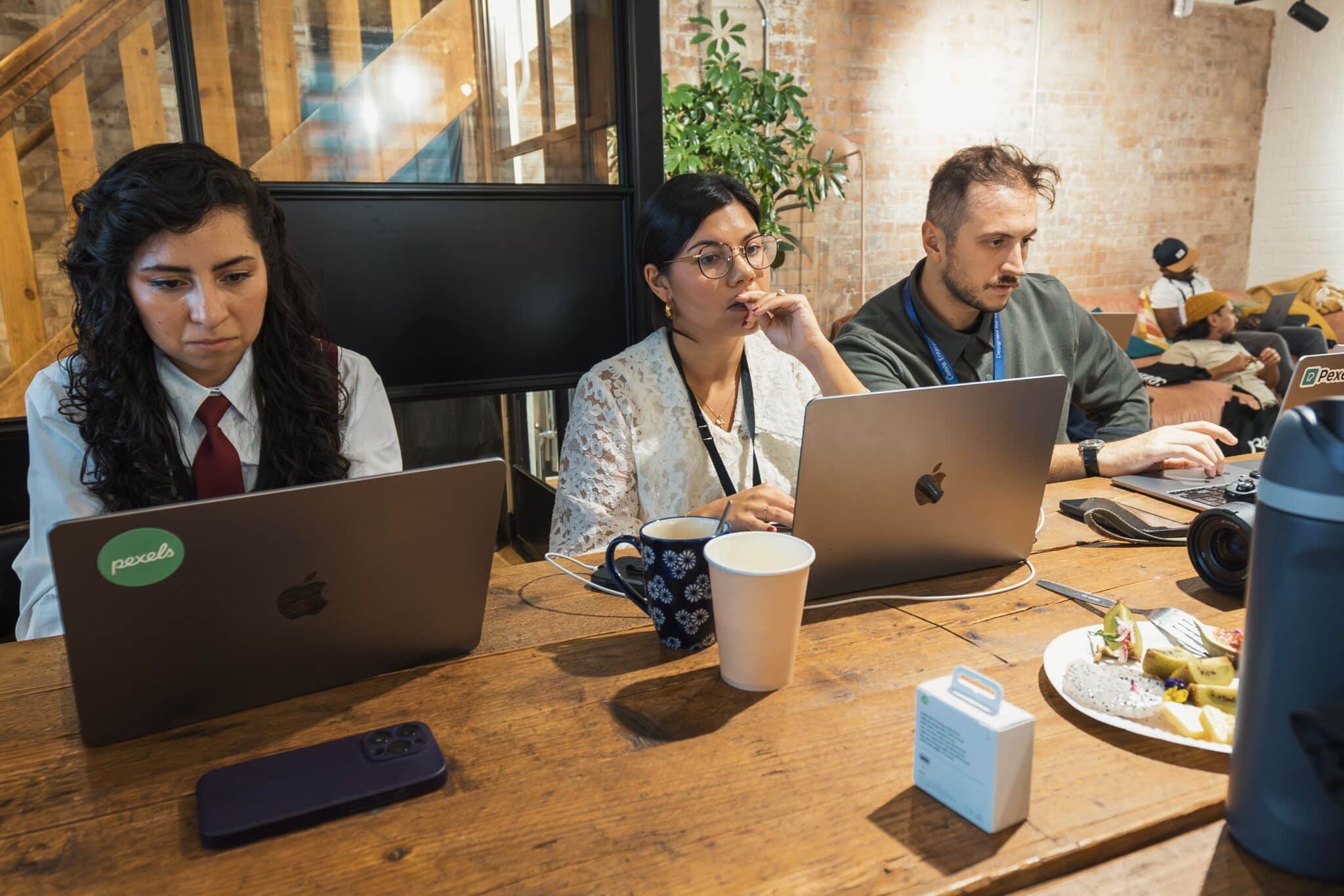 AI Customer Service Software for Mid-Market Ecommerce Brands